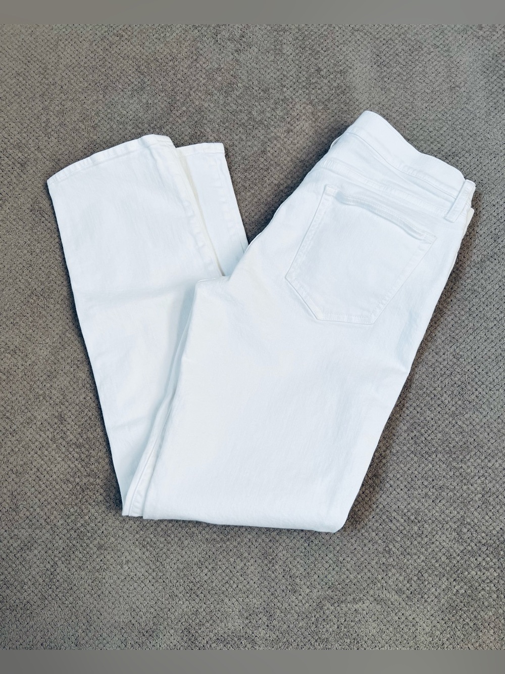 Gap Women’s Size 28 / 6 White Classic Mid Rise Straight Leg Stretch Denim Jeans